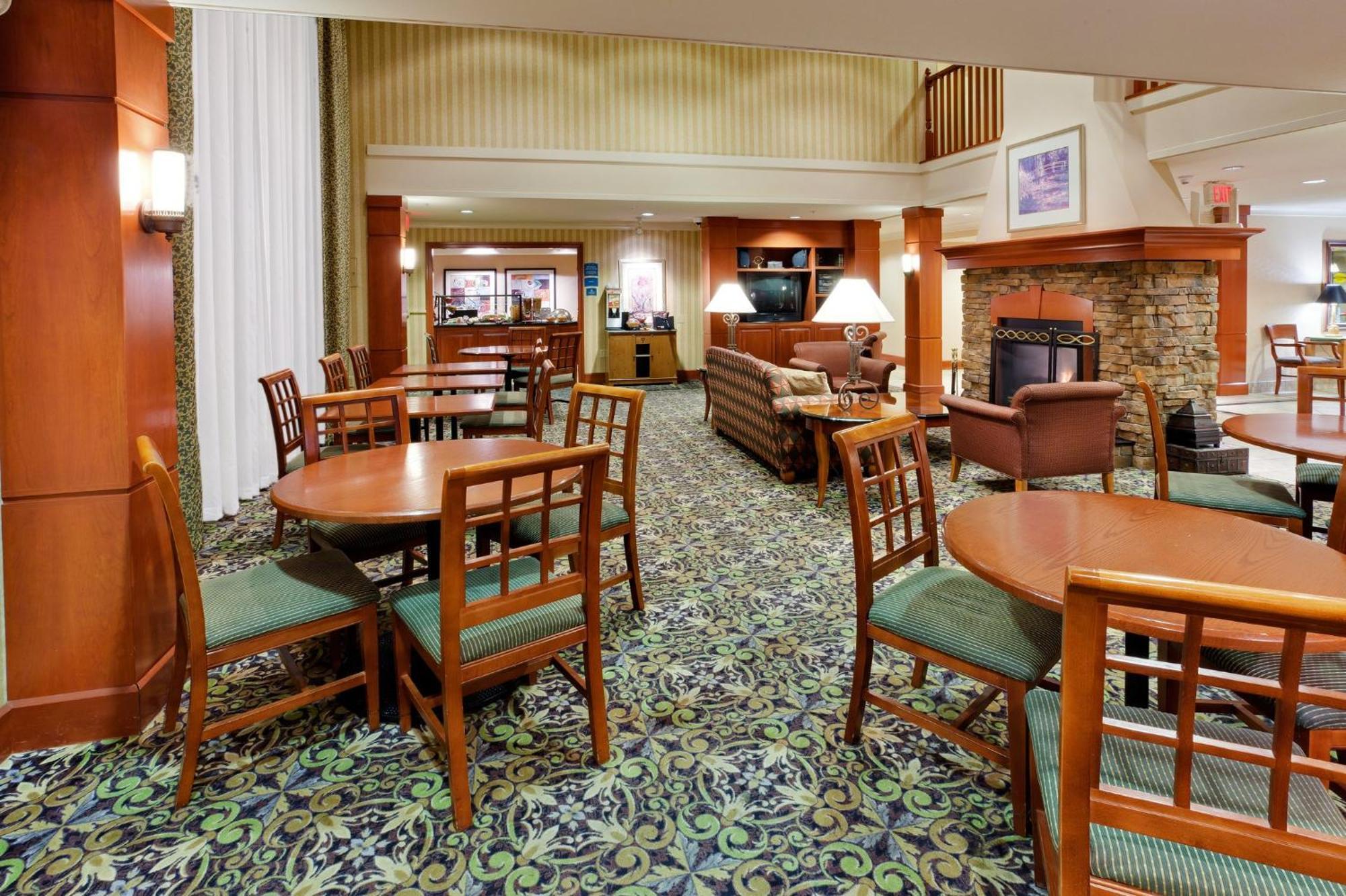 Staybridge Suites Allentown Airport Lehigh Valley, An Ihg Hotel Εξωτερικό φωτογραφία